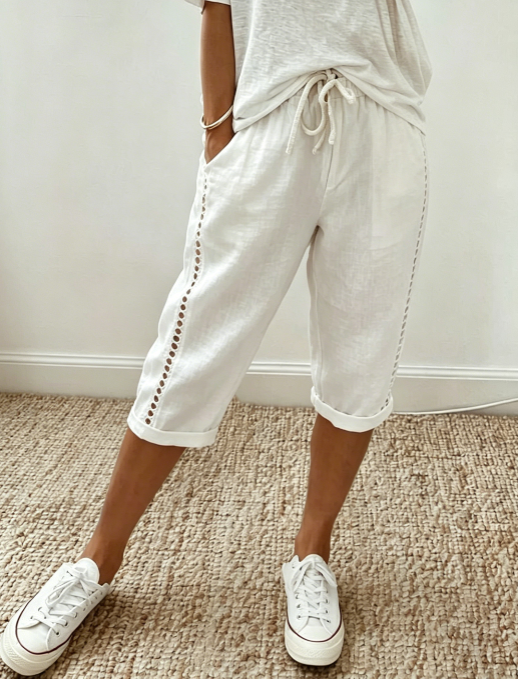 ☀️👖 Zomerbroek in caprilengte voor dames met kanten details 🧵🌸