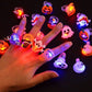 🎃💍 50% KORTING! Alsof je 50 gloeiende spoken om je vingers hebt die de hele straat doen schrikken! LED-ringenset met pompoen, schedel, vleermuis – 50 stuks, elk kind is jaloers.