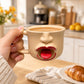 💥【LIMITED TIME 50% OFF】🔥 Grappige 3D Tong Uitstekende Keramische Mok | Geel Lachend Gezicht | Ergonomische C-vormige Handgreep | Hoogwaardig Keramiek, Warmte-isolatie | Creatief Cadeau/Eigen Gebruik