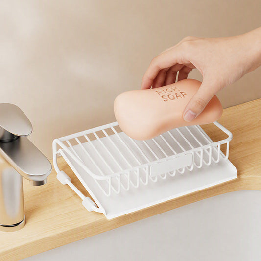 🧼💧 Zelfafvoerende Zeephouder – Schuin Ontwerp met Uitneembare Lekbak